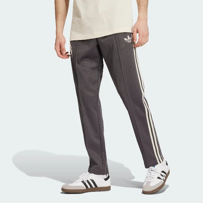 Men's adidas Juventus Originals Track Pants Sleek Men's Contemporary 