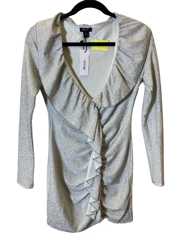 Top Long Sleeve By Nasty Gal In Silver, Size: M Organic